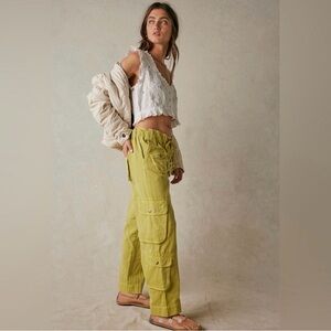 ISO 🧡 We The Free Tahiti Cargo Pants Citronelle Medium